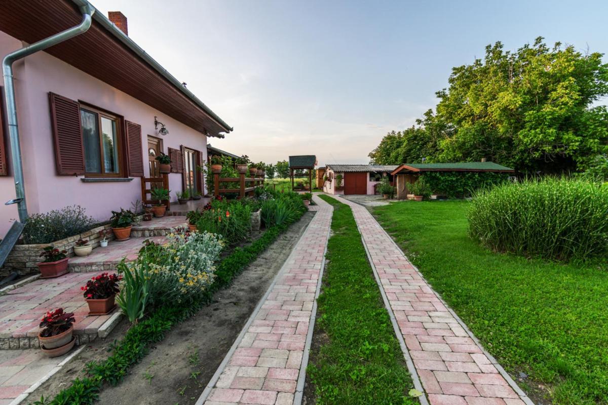 Gemenc Vendeghaz Hotel Hercegszanto ภายนอก รูปภาพ